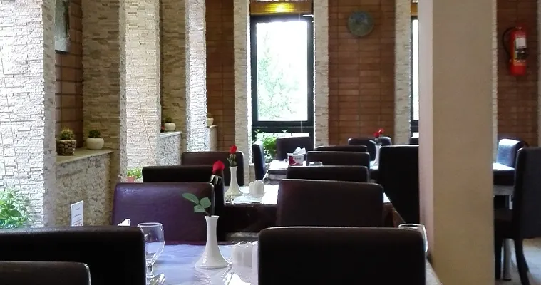 رستوران هتل خانه رز در کاشان