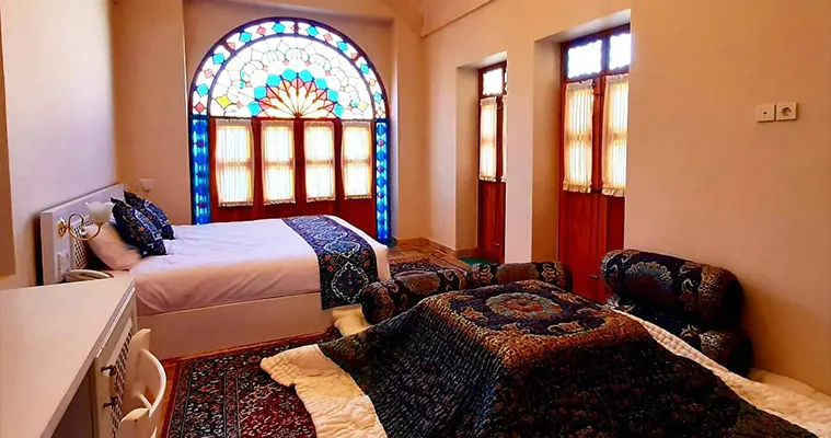 اتاق های هتل یاسمین راهب کاشان