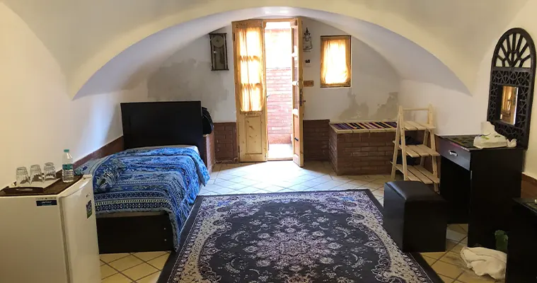 اتاق های اقامتگاه سنتی فانوس ویونا کاشان