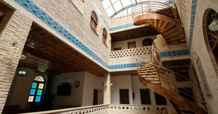 محوطه بوتیک هتل درباری شیراز